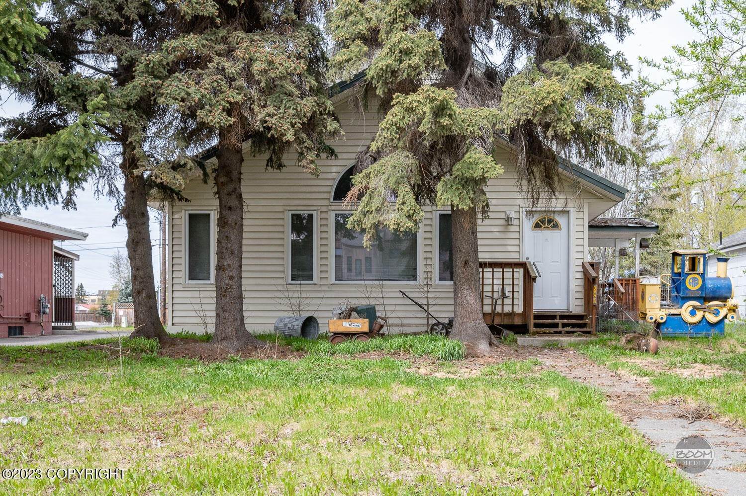 34. Single Family Homes for Sale at 529 E 15th Avenue Anchorage, Alaska 99501 United States