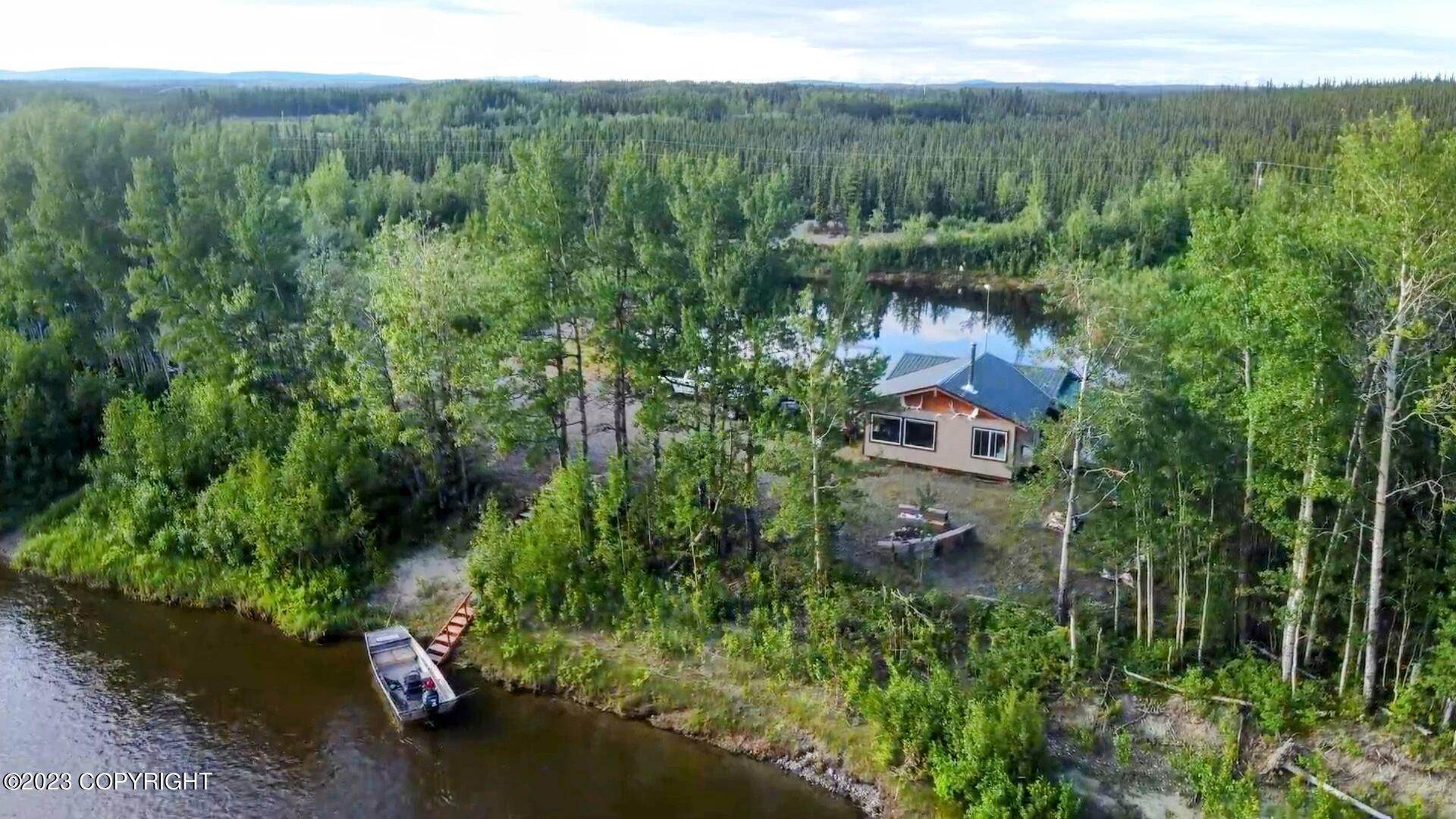 Single Family Homes por un Venta en 20 & 21 Gulkana River Estates Chitina, Alaska 99566 Estados Unidos