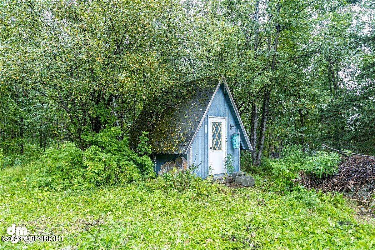 11. Single Family Homes for Sale at 581 W Briar Drive Wasilla, Alaska 99654 United States
