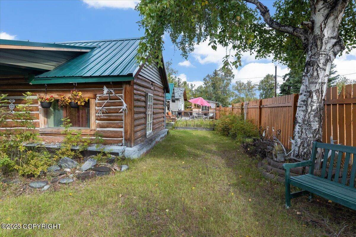 24. Single Family Homes for Sale at 804 7th Avenue Fairbanks, Alaska 99701 United States