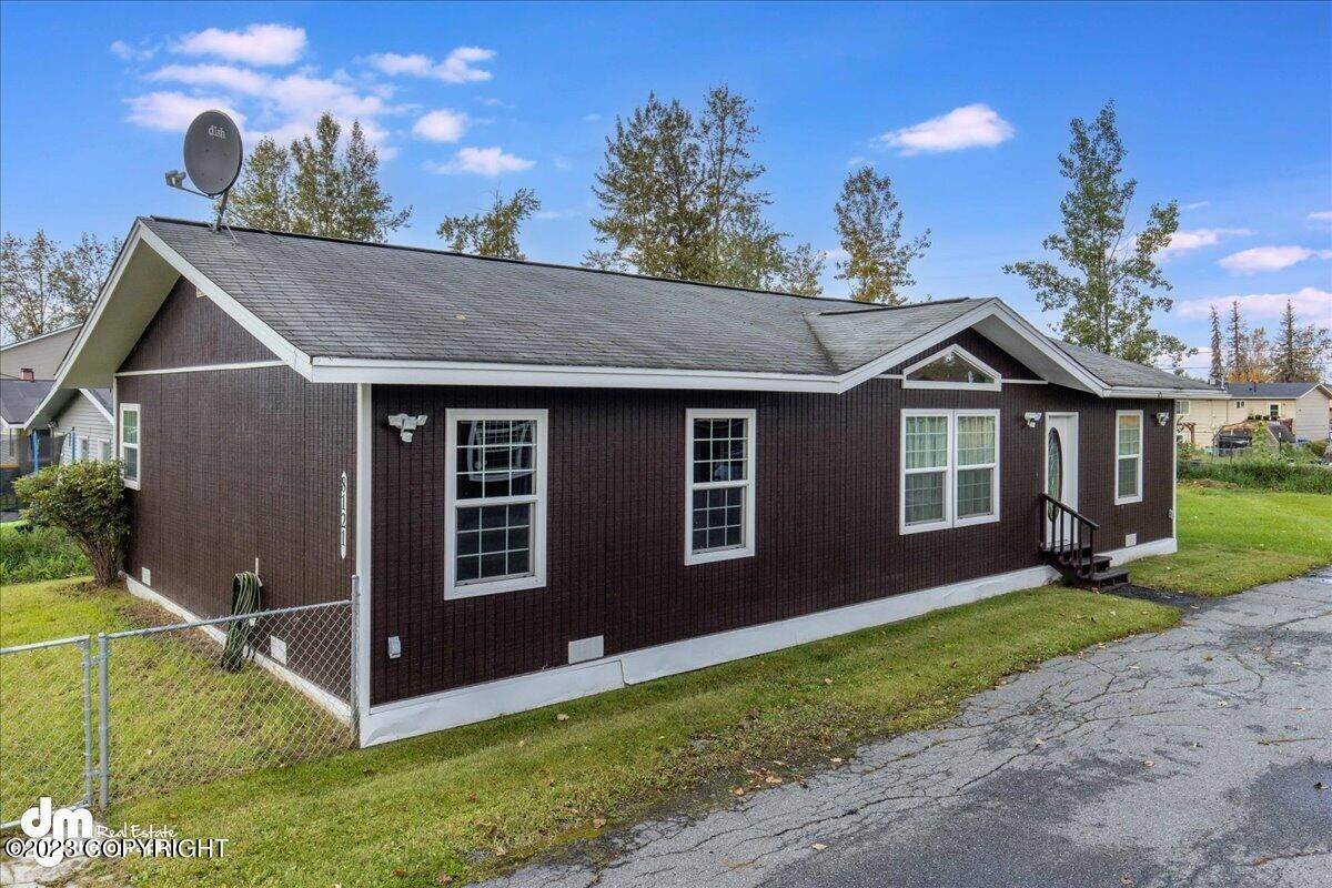 2. Single Family Homes for Sale at 8121 E 6th Avenue Anchorage, Alaska 99504 United States