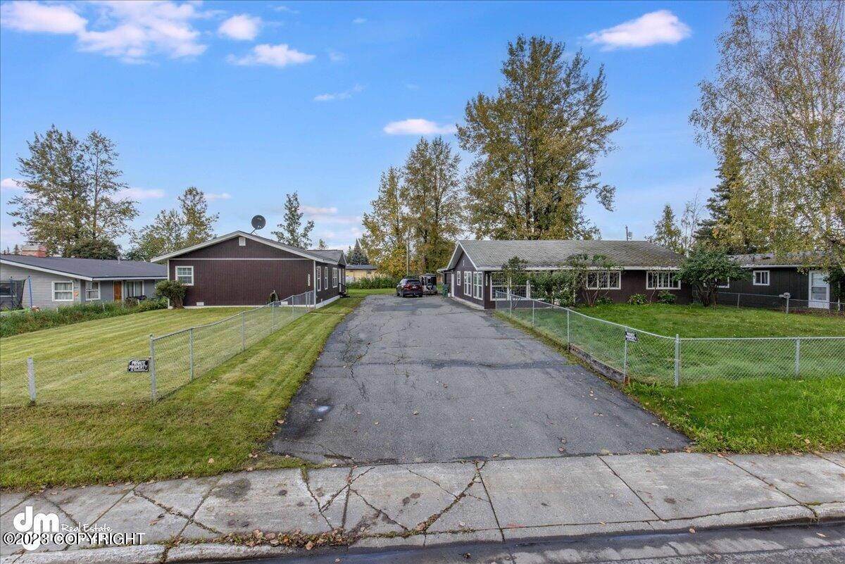 32. Single Family Homes for Sale at 8121 E 6th Avenue Anchorage, Alaska 99504 United States