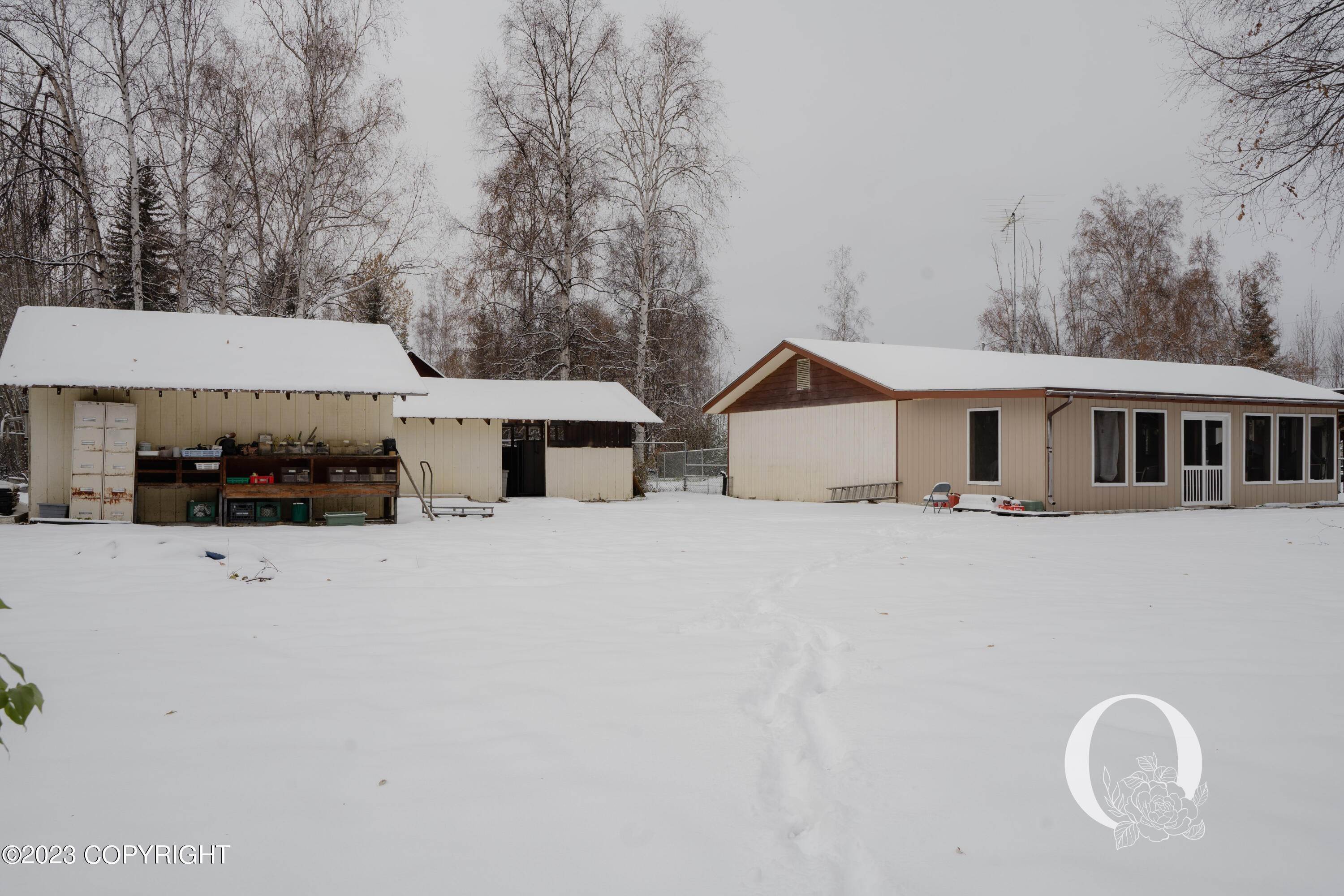 29. Single Family Homes for Sale at 318 W Fourth Avenue North Pole, Alaska 99705 United States