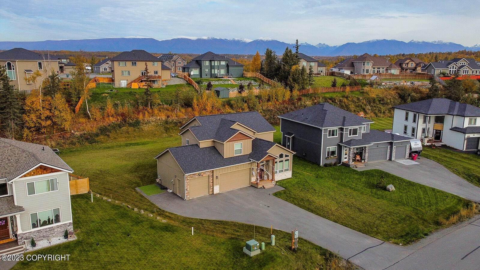 36. Single Family Homes for Sale at 5101 E Henhouse Loop Wasilla, Alaska 99654 United States