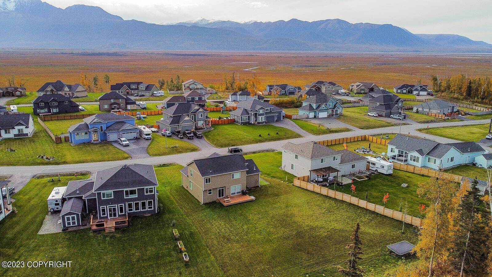 32. Single Family Homes for Sale at 5101 E Henhouse Loop Wasilla, Alaska 99654 United States