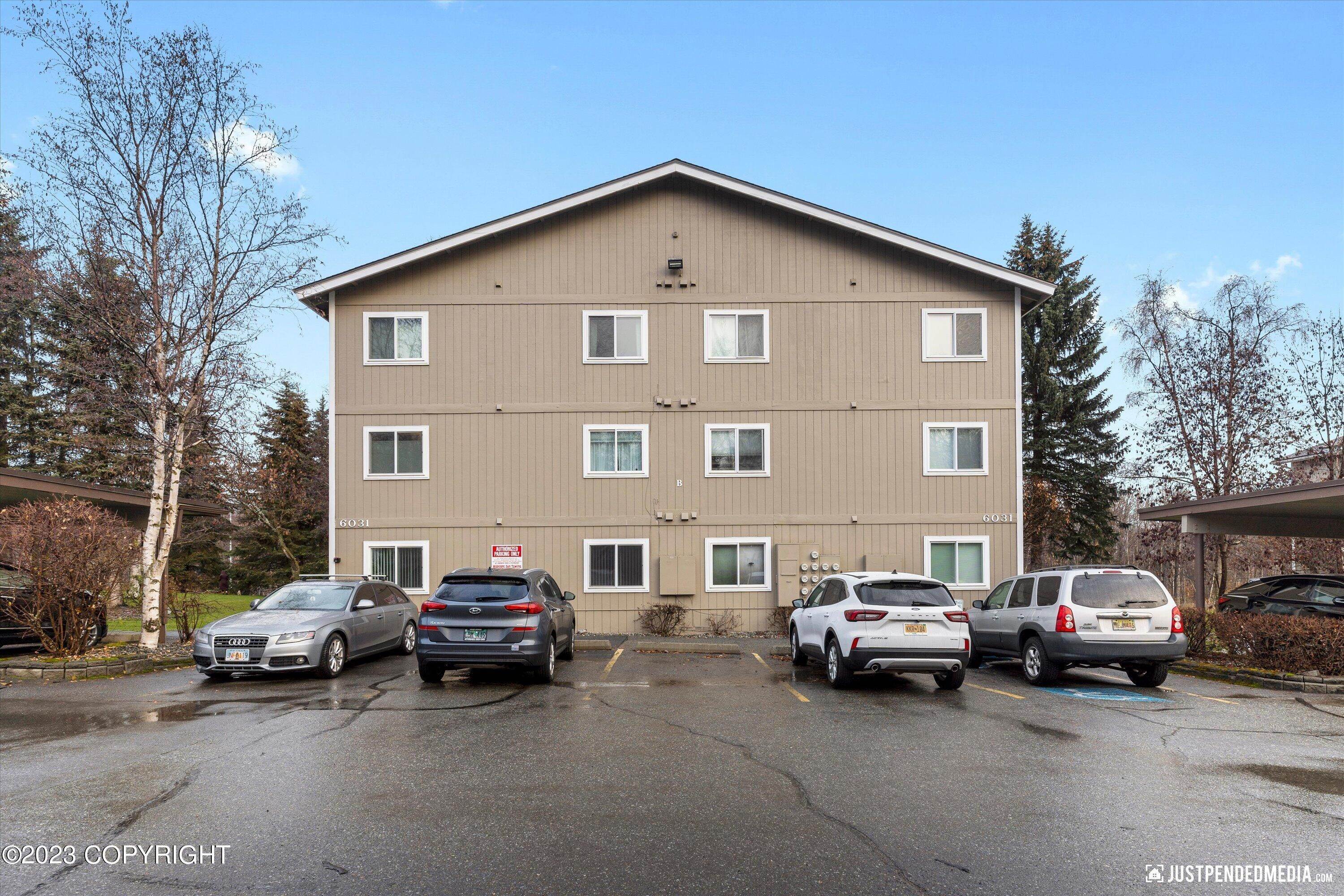 21. Condominiums for Sale at 6031 Chevigny Street #B12 Anchorage, Alaska 99502 United States