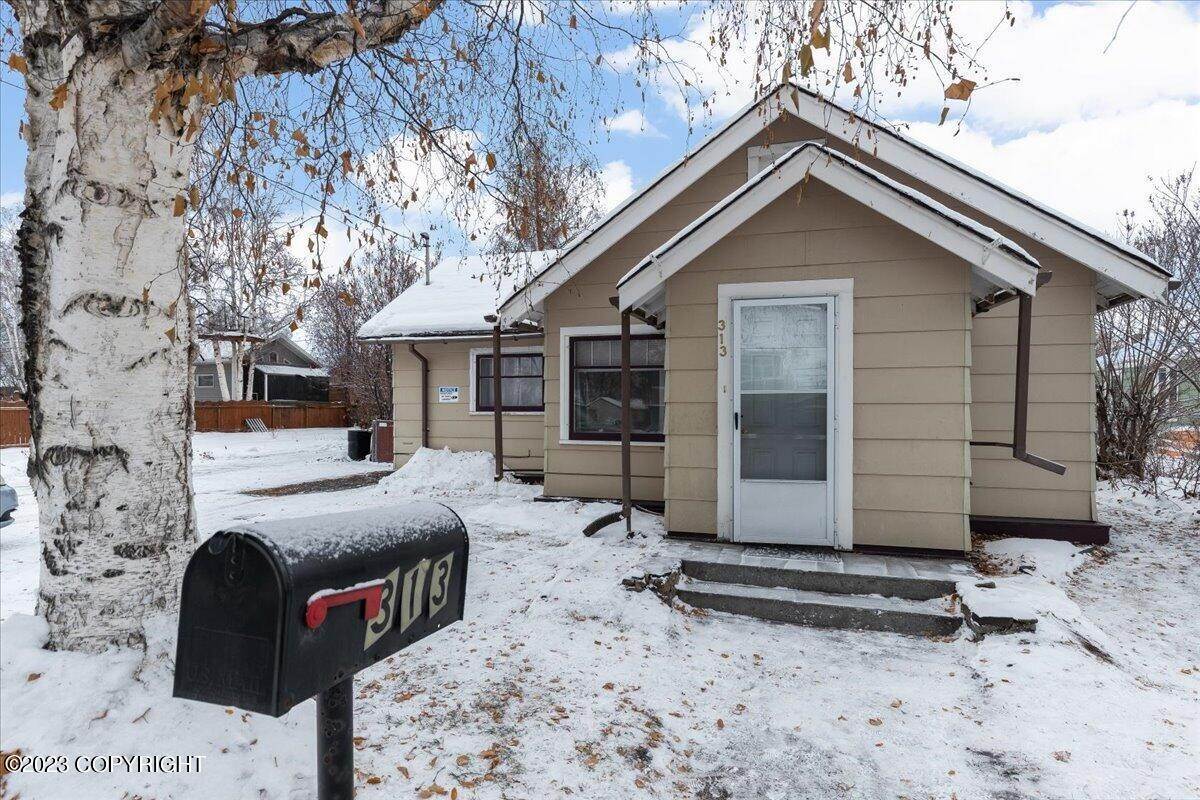 20. Single Family Homes for Sale at 313 Minnie Street Fairbanks, Alaska 99701 United States