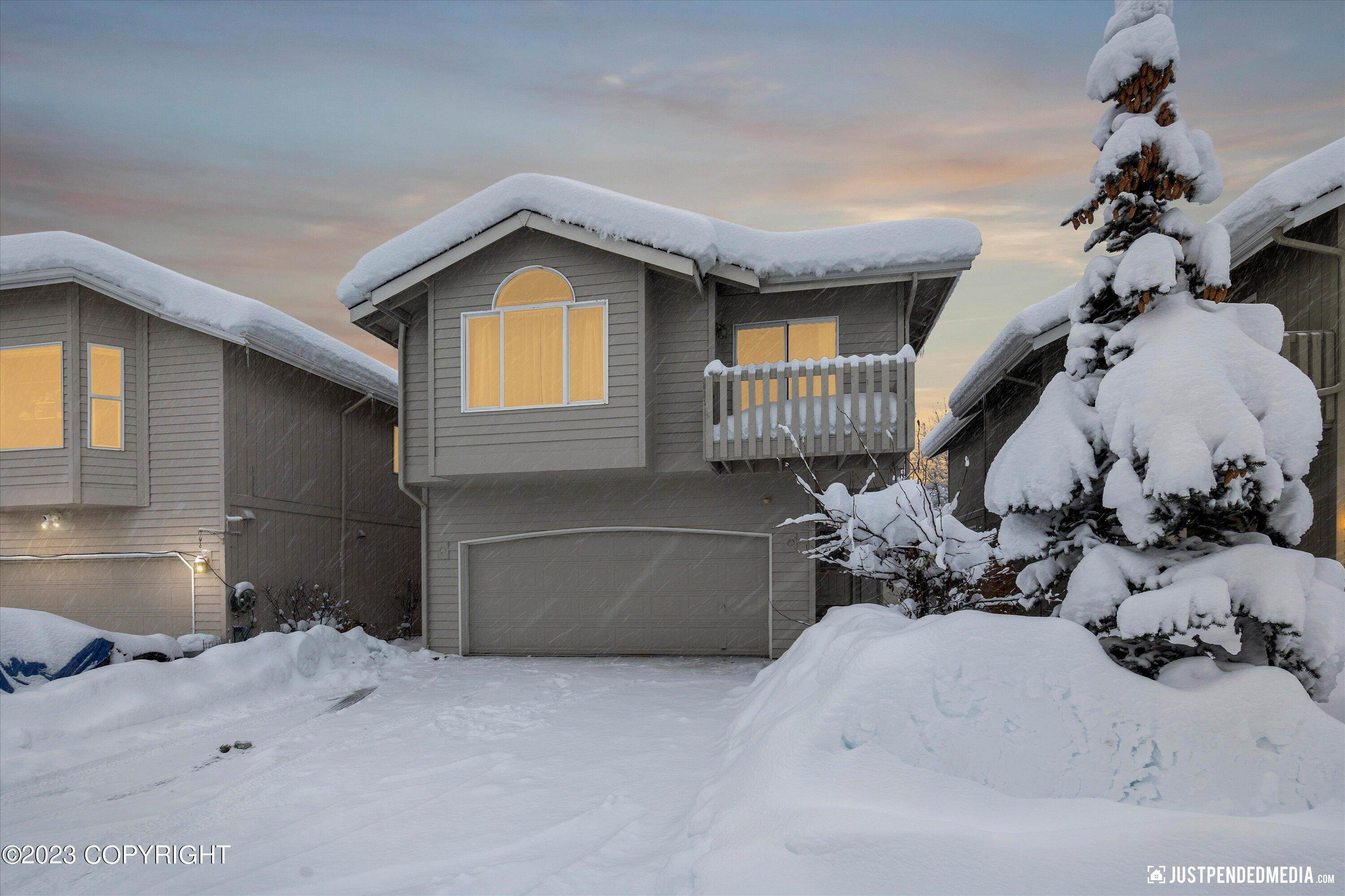 31. Single Family Homes for Sale at 1589 N Heather Meadows Loop #40 Anchorage, Alaska 99507 United States
