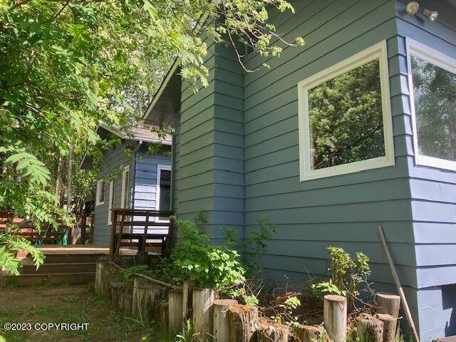 5. Single Family Homes for Sale at 17331 Palos Verdes Drive Eagle River, Alaska 99577 United States