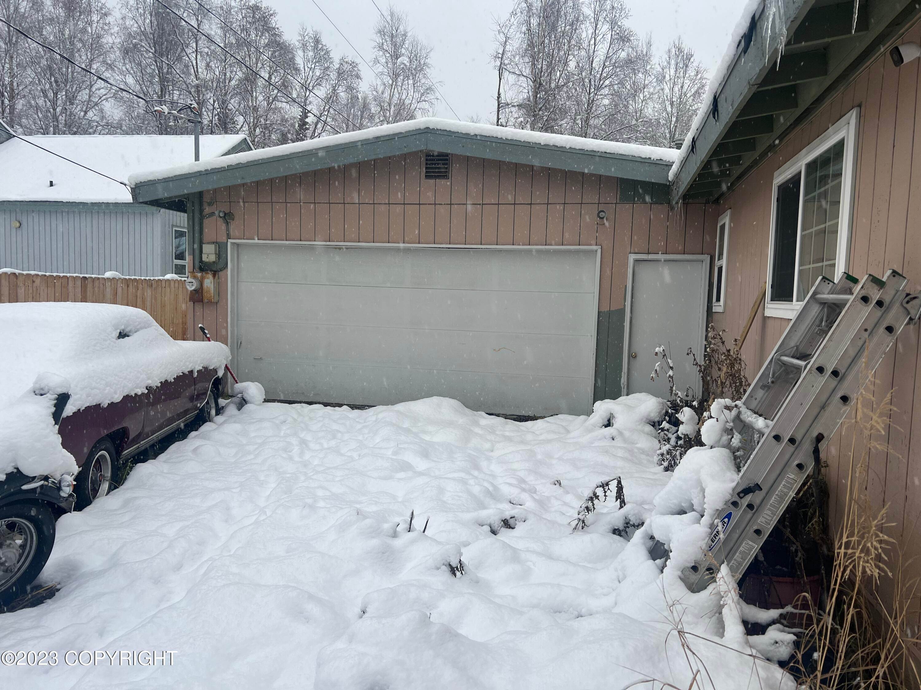 8. Single Family Homes for Sale at 3415 Patterson Street Anchorage, Alaska 99504 United States