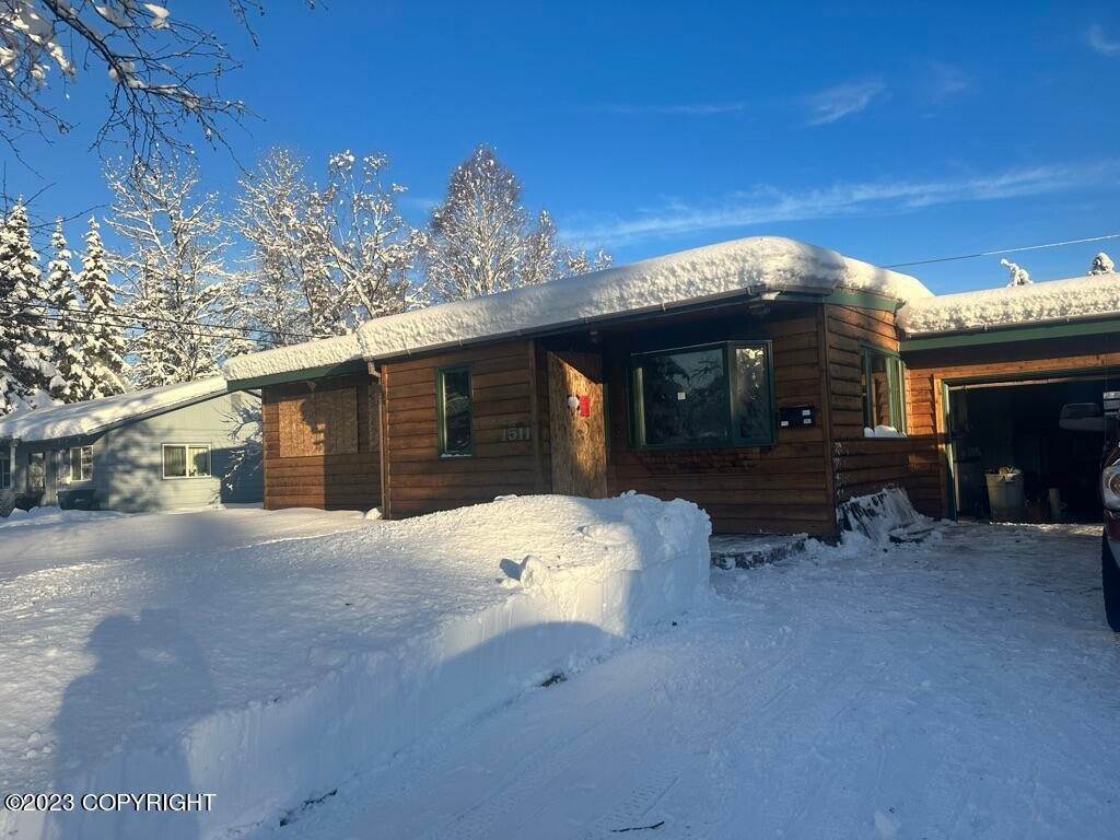 3. Single Family Homes for Sale at 1511 Ermine Street Anchorage, Alaska 99504 United States