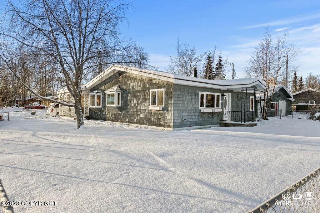 25. Single Family Homes for Sale at 131 W Redoubt Avenue Soldotna, Alaska 99669 United States