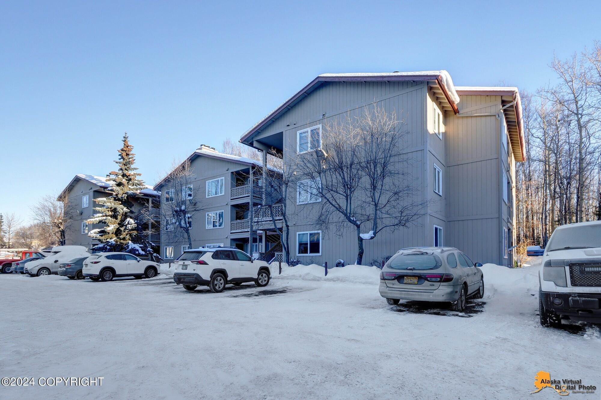 25. Condominiums for Sale at 3400 W 86th Avenue #4B Anchorage, Alaska 99502 United States